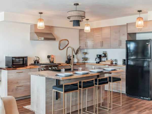 Luxury Coastal Retreat in La Jolla - Designer Furnishing & Private